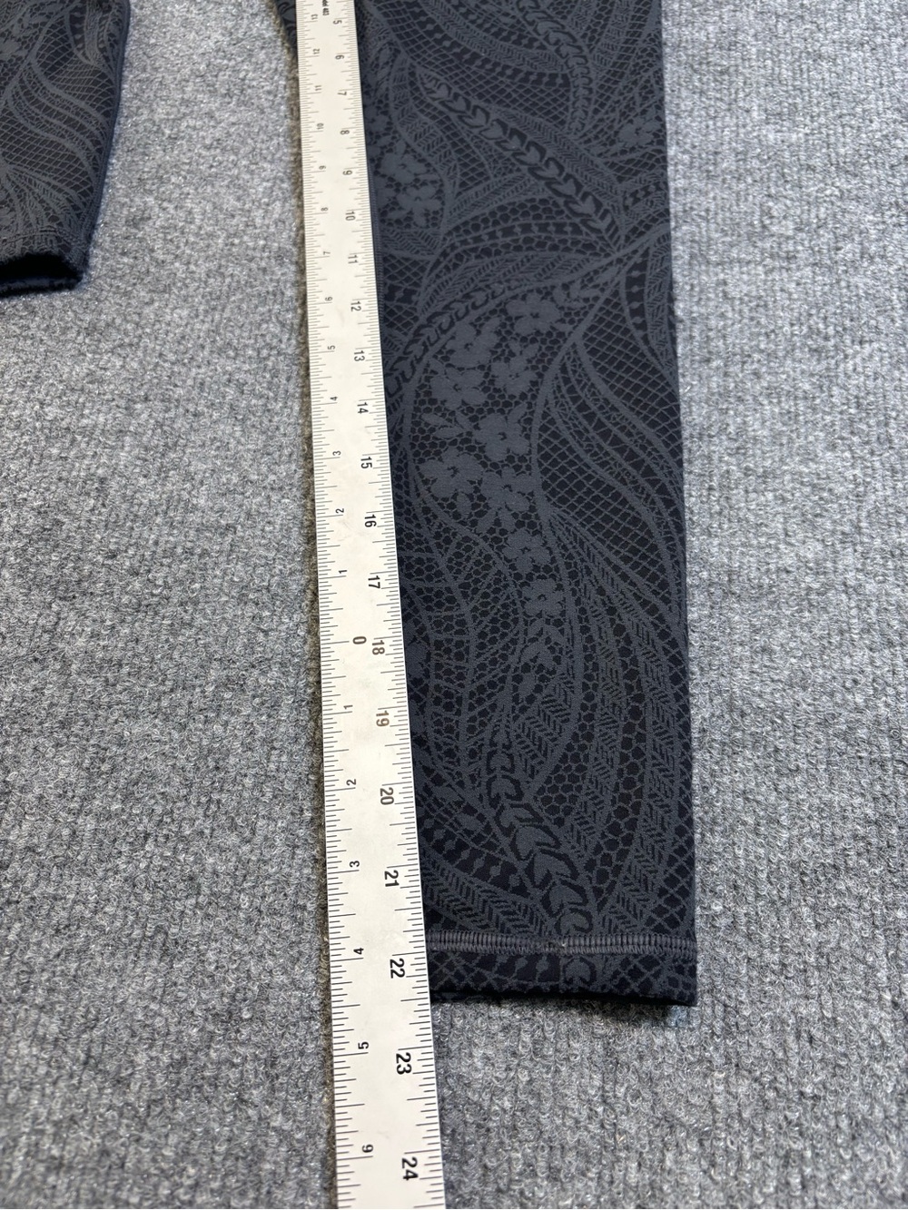Athleta Elation Textured Tight Leggings Gray Floral Lace Jacquard Size S 7/8 - Picture 8 of 11